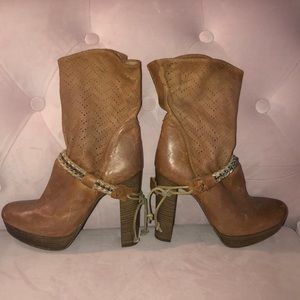 Beautiful leather camel color platform boots